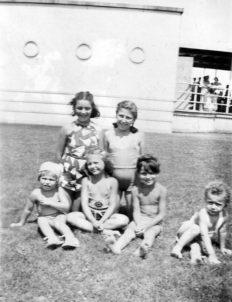 Leslie,age 3...Just before founding the Shelter.